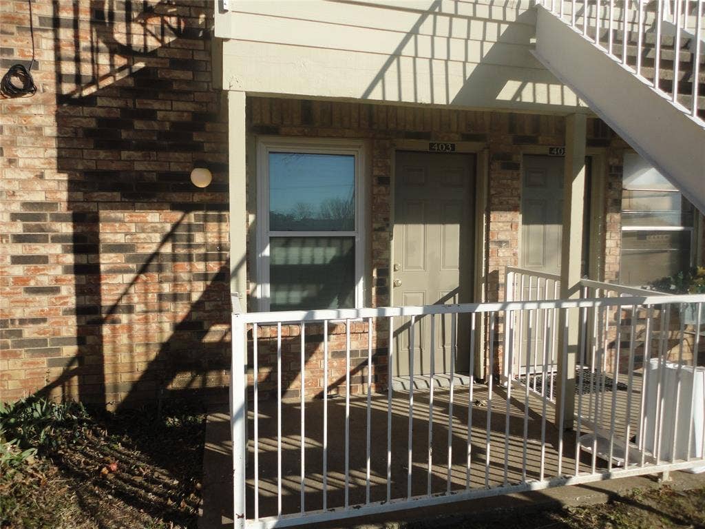 2200 E Trinity Mills Road, #403, Carrollton, TX 75006