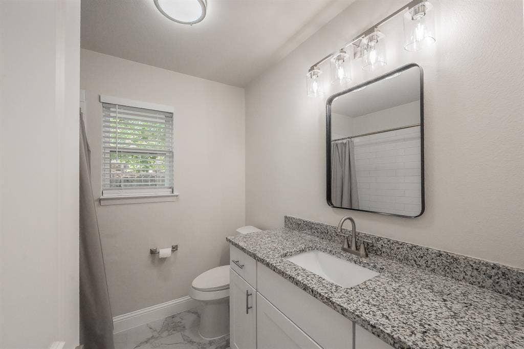 728 Glenhaven Drive, Hurst, TX 76054