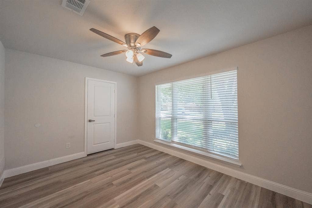 728 Glenhaven Drive, Hurst, TX 76054