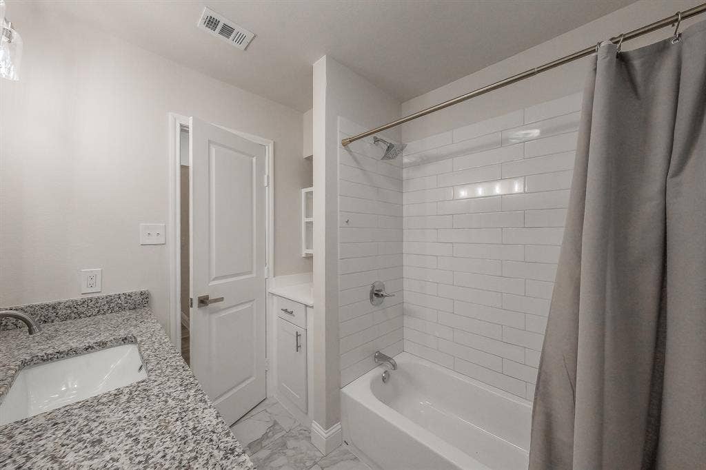 728 Glenhaven Drive, Hurst, TX 76054