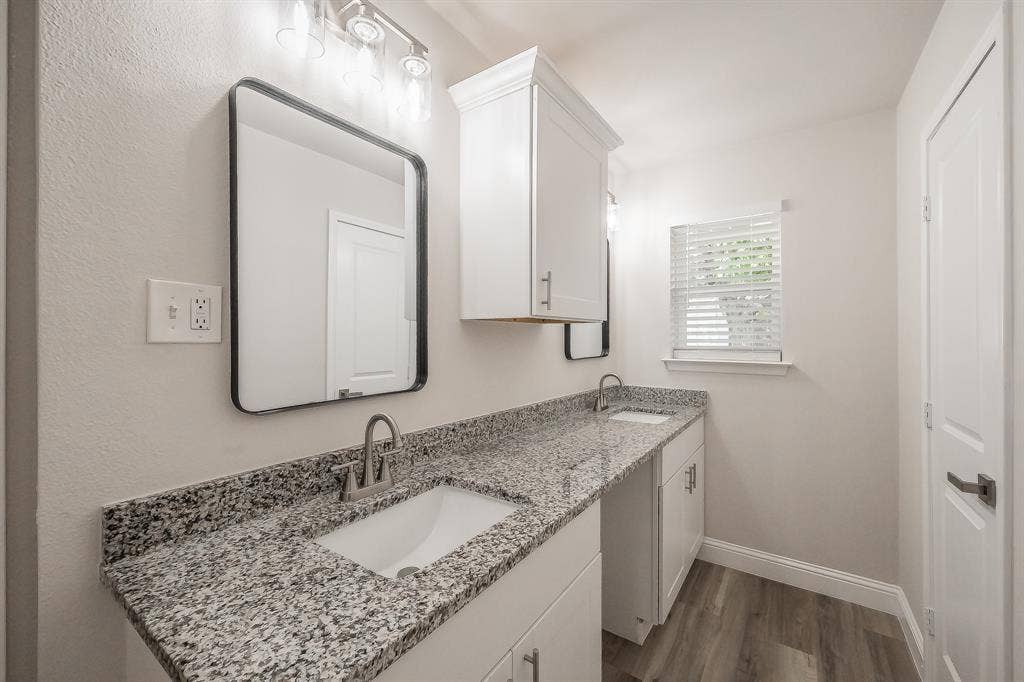 728 Glenhaven Drive, Hurst, TX 76054