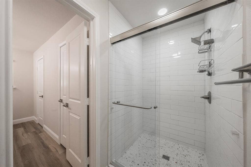 728 Glenhaven Drive, Hurst, TX 76054