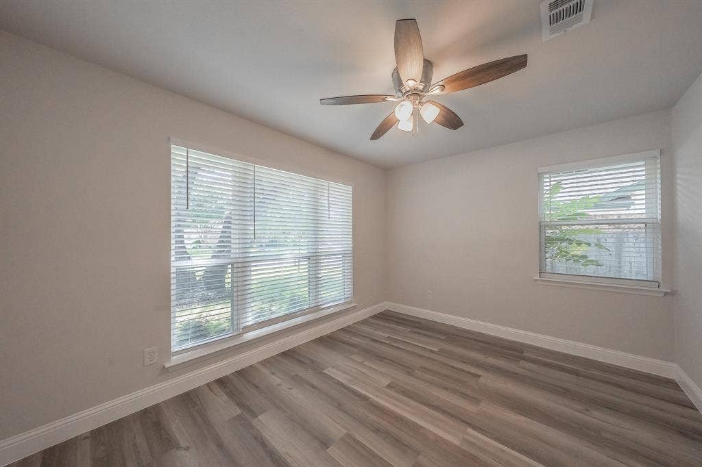 728 Glenhaven Drive, Hurst, TX 76054