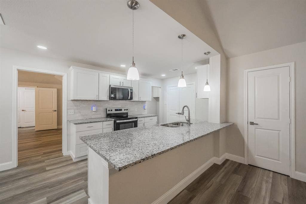 728 Glenhaven Drive, Hurst, TX 76054