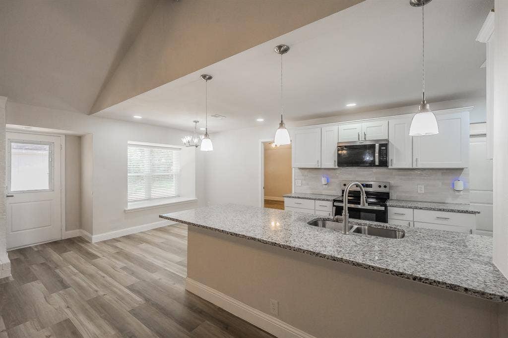 728 Glenhaven Drive, Hurst, TX 76054