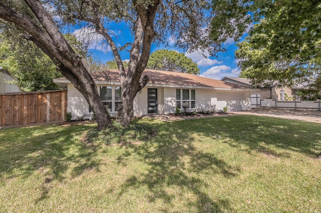 728 Glenhaven Drive, Hurst, TX 76054