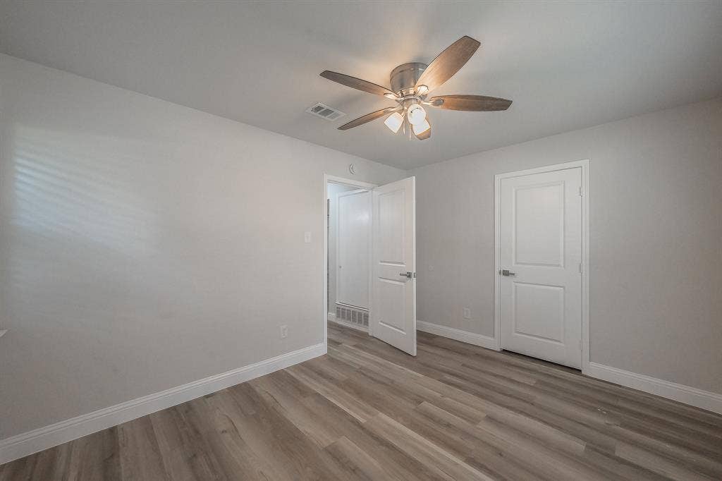 728 Glenhaven Drive, Hurst, TX 76054