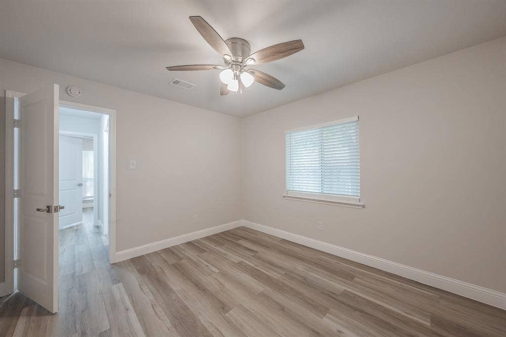 728 Glenhaven Drive, Hurst, TX 76054