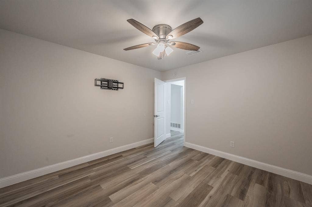 728 Glenhaven Drive, Hurst, TX 76054