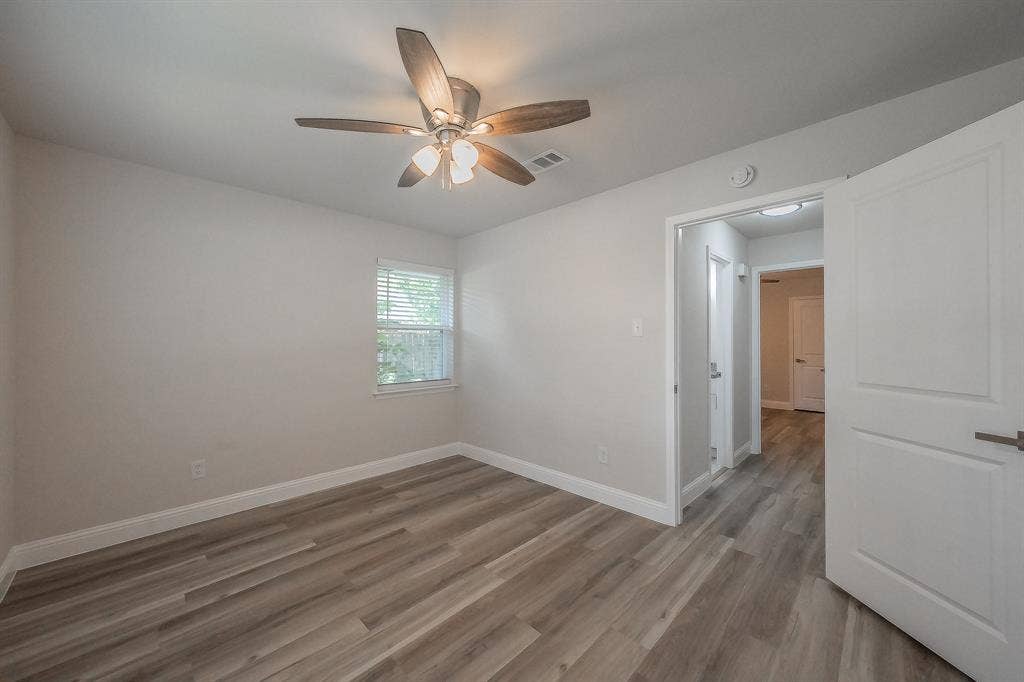 728 Glenhaven Drive, Hurst, TX 76054