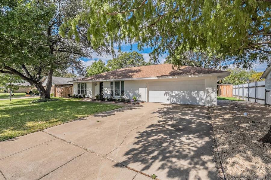 Property photo for 728 Glenhaven Drive, Hurst, TX