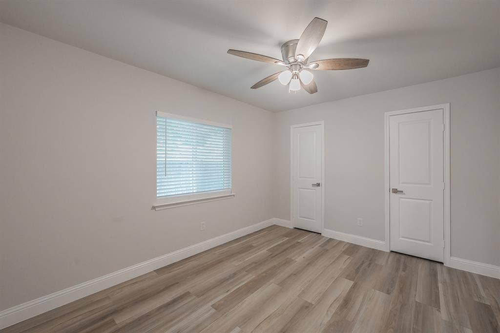 728 Glenhaven Drive, Hurst, TX 76054
