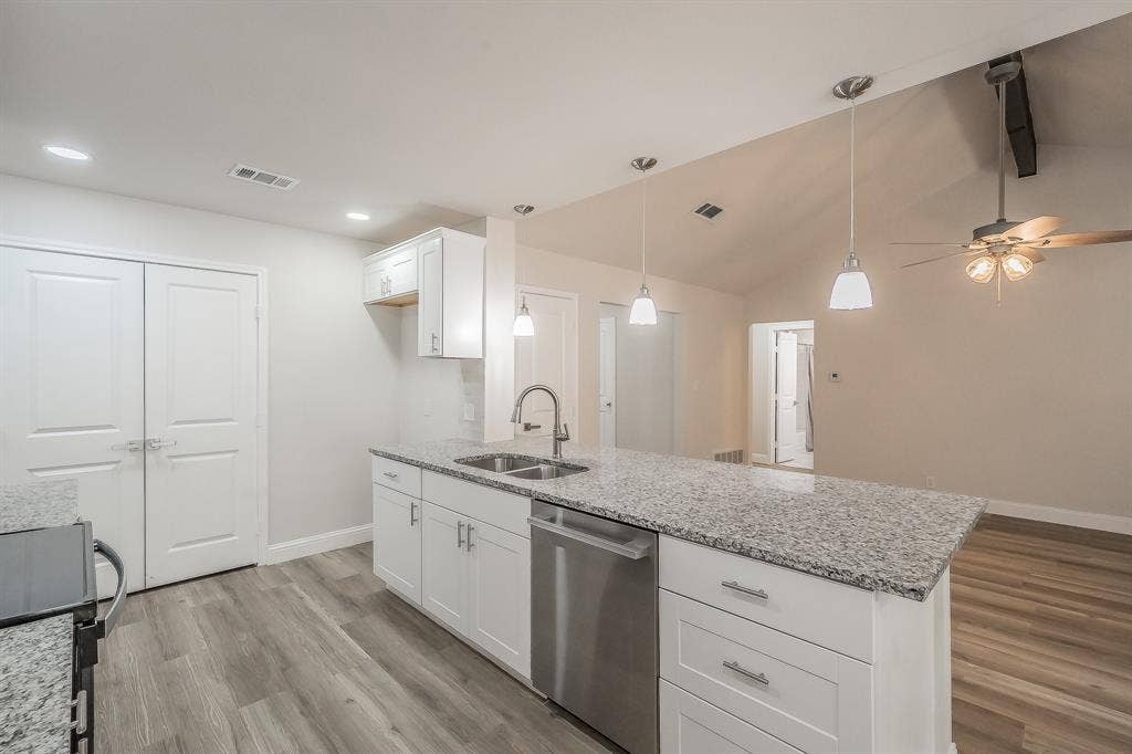 728 Glenhaven Drive, Hurst, TX 76054