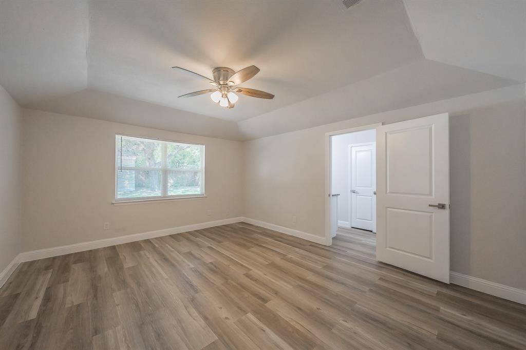 728 Glenhaven Drive, Hurst, TX 76054