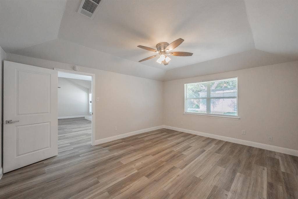 728 Glenhaven Drive, Hurst, TX 76054