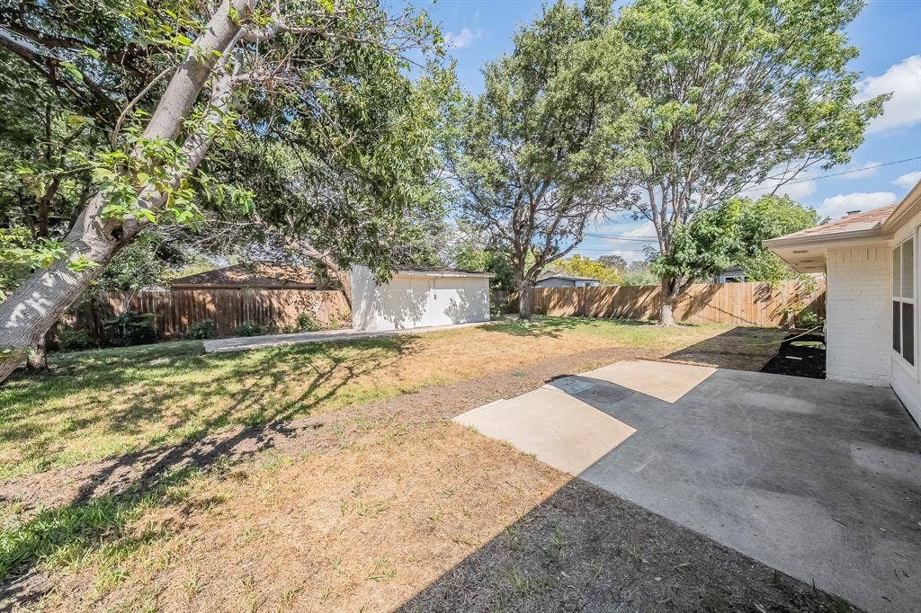 728 Glenhaven Drive, Hurst, TX 76054