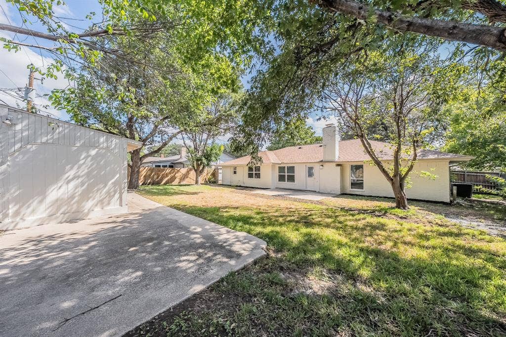 728 Glenhaven Drive, Hurst, TX 76054