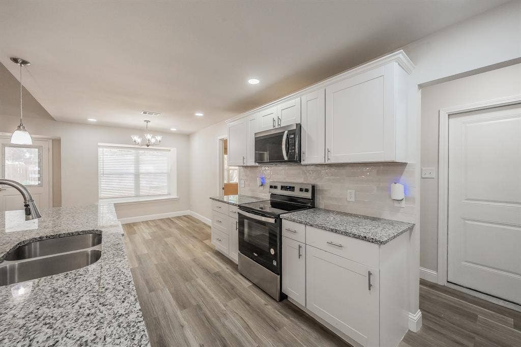 728 Glenhaven Drive, Hurst, TX 76054