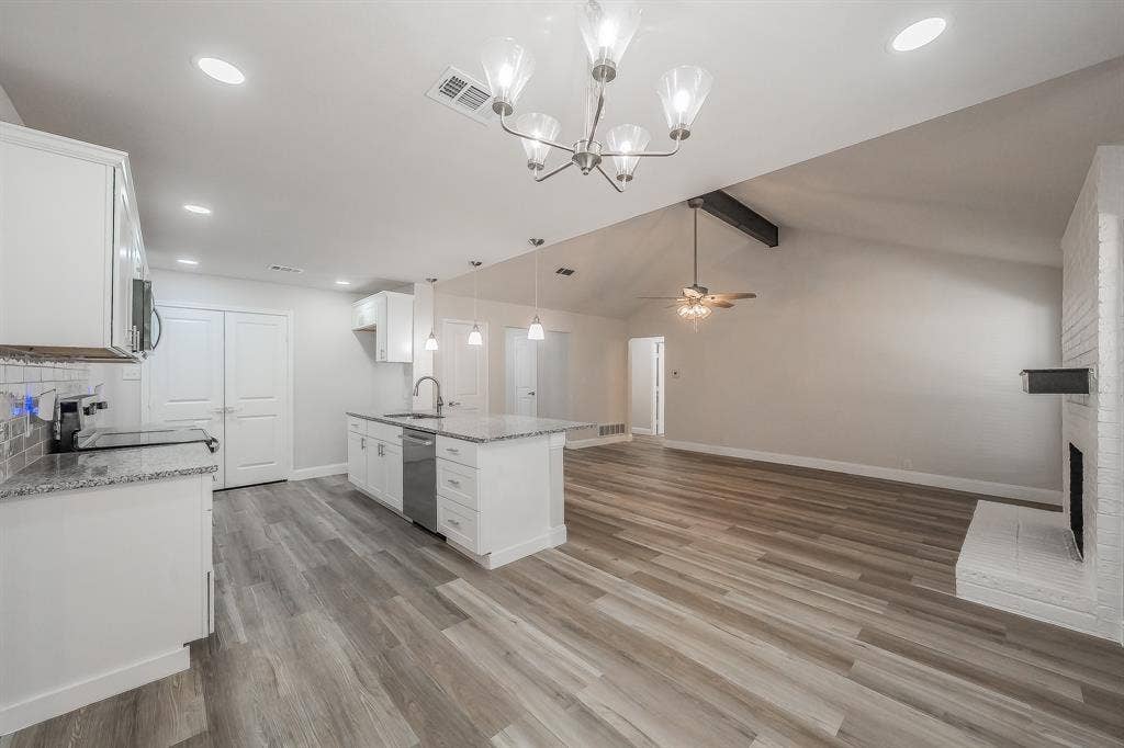 728 Glenhaven Drive, Hurst, TX 76054