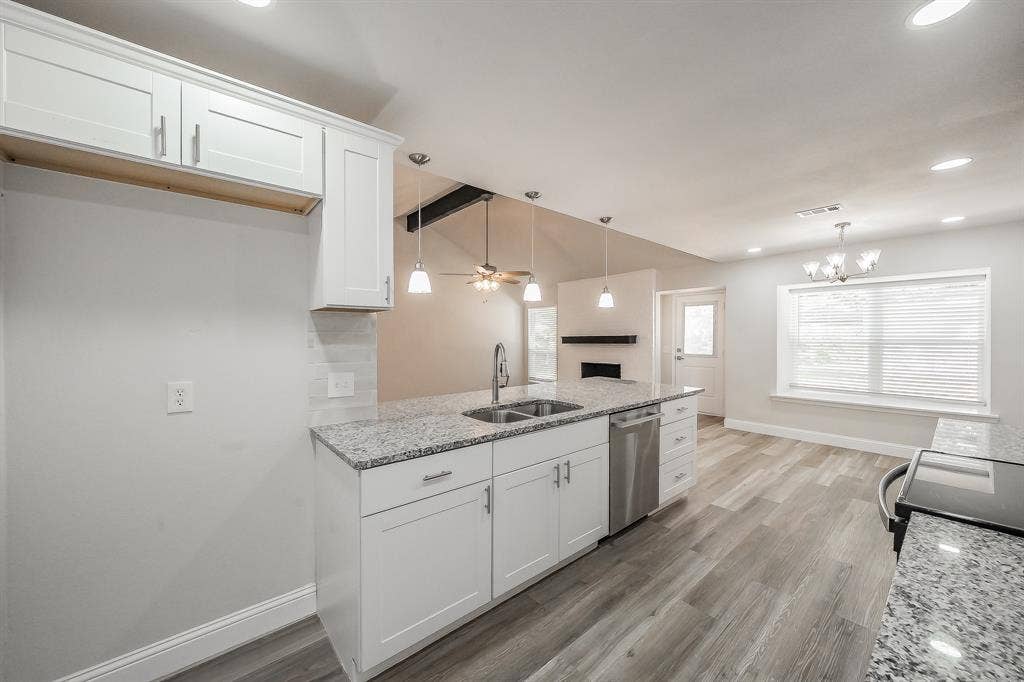 728 Glenhaven Drive, Hurst, TX 76054