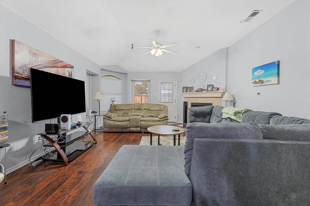 1101 Bellcrest Drive, Arlington, TX 76002 1101 Bellcrest Drive, Arlington, TX 76002