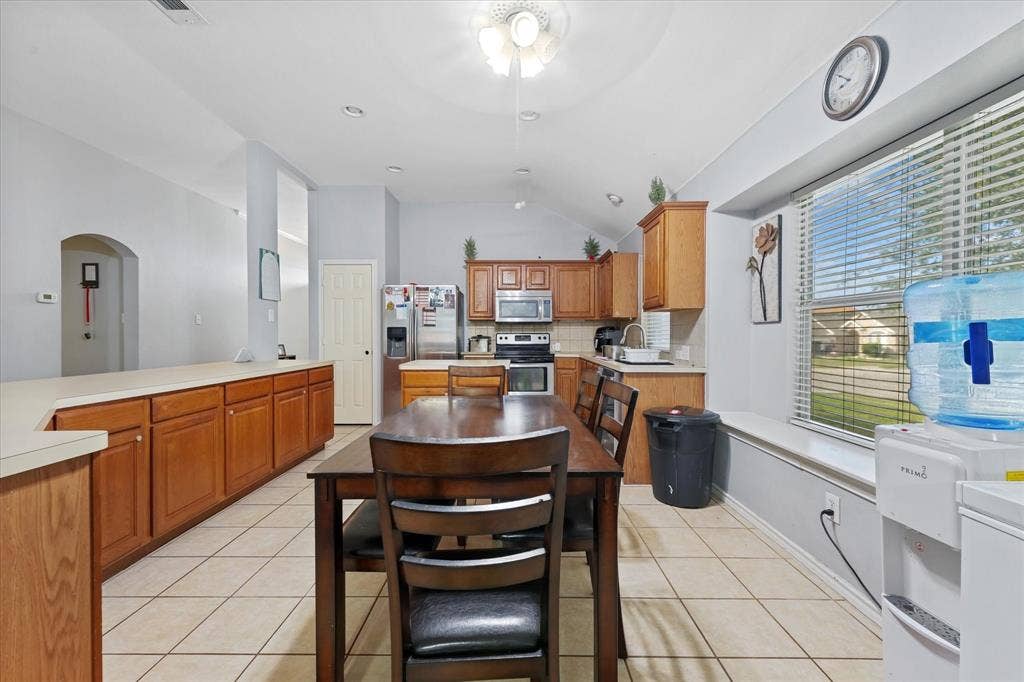 1101 Bellcrest Drive, Arlington, TX 76002 1101 Bellcrest Drive, Arlington, TX 76002