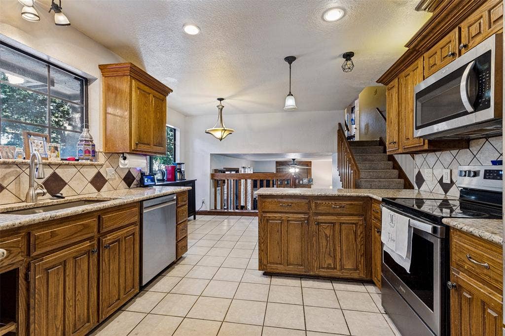 3403 Mckamy Oaks Trail, Arlington, TX 76017 3403 Mckamy Oaks Trail, Arlington, TX 76017
