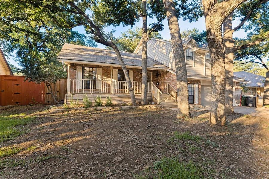Property photo for 3403 Mckamy Oaks Trail, Arlington, TX