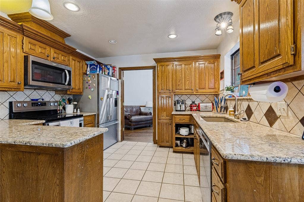 3403 Mckamy Oaks Trail, Arlington, TX 76017 3403 Mckamy Oaks Trail, Arlington, TX 76017