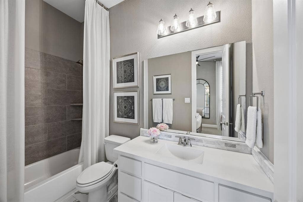 641 Country Brook Lane, Prosper, TX 75078 Downstair guest room ensuite bathroom.