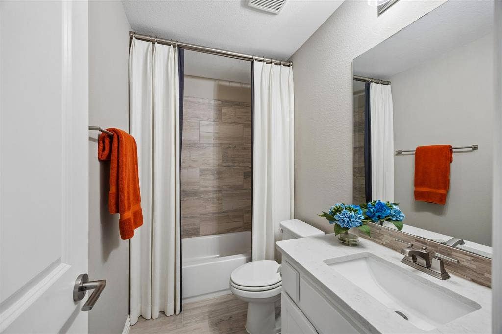 641 Country Brook Lane, Prosper, TX 75078 Ensuite bathroom for bedroom number five.