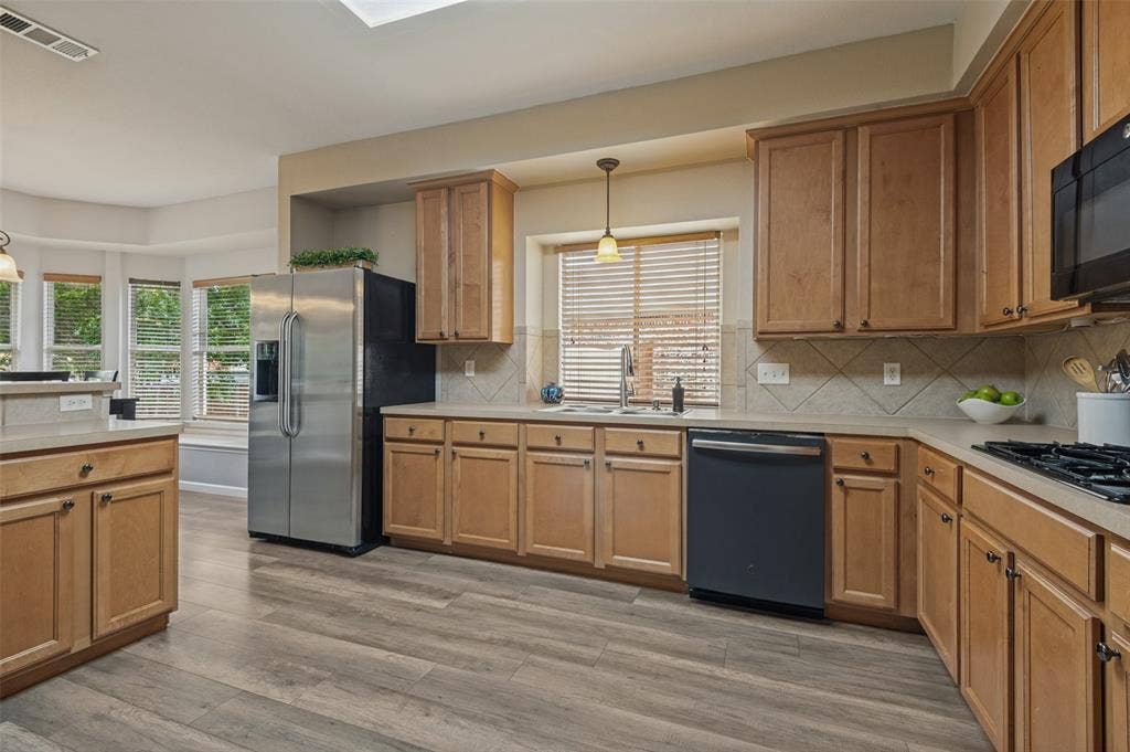 7929 Stansfield Drive, Fort Worth, TX 76137