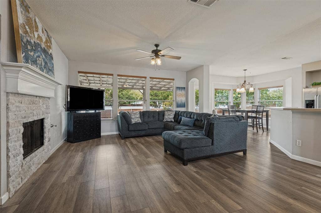 7929 Stansfield Drive, Fort Worth, TX 76137