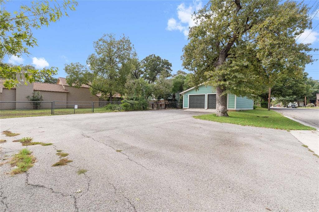 1700 Vincent, Brownwood, TX 76801