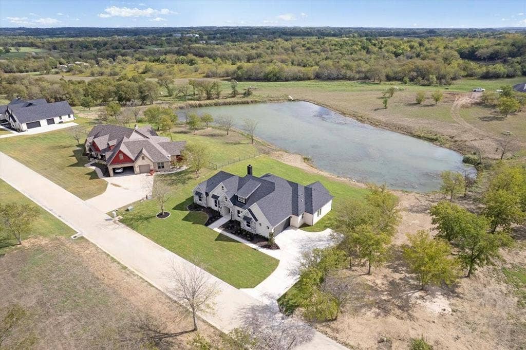 65 Red Bird Lane, Bells, TX 75414