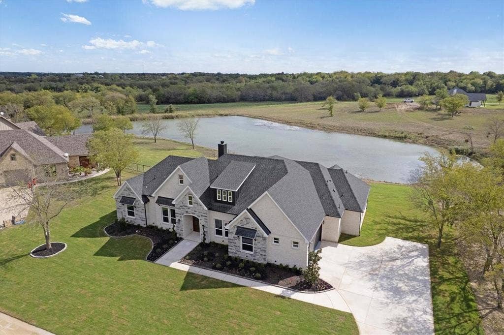 65 Red Bird Lane, Bells, TX 75414