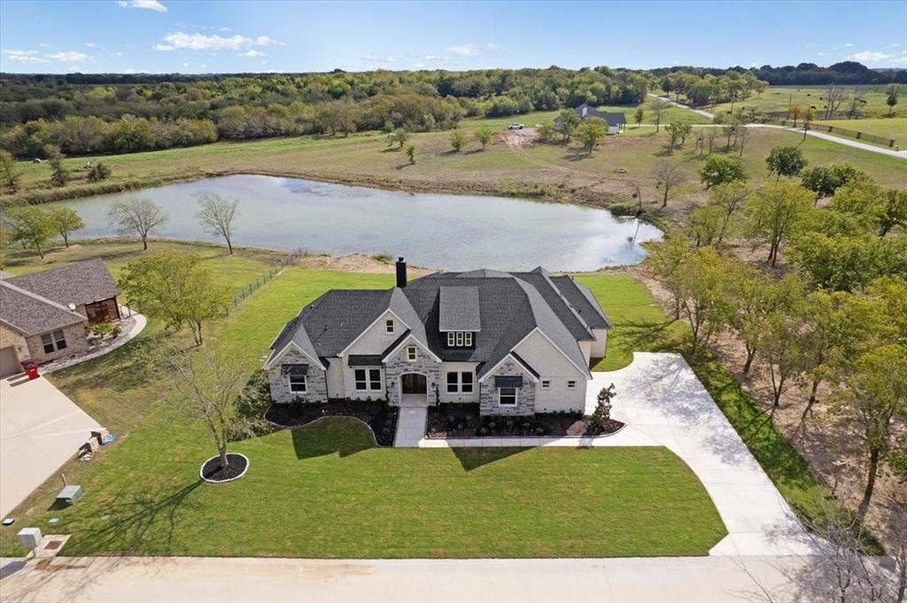65 Red Bird Lane, Bells, TX 75414