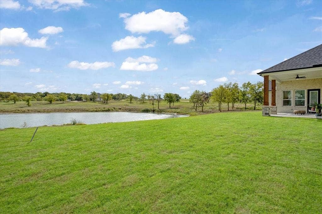 65 Red Bird Lane, Bells, TX 75414