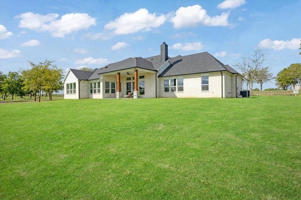 65 Red Bird Lane, Bells, TX 75414
