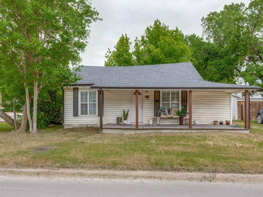 Property photo for 468 W Van Alstyne Parkway, Van Alstyne, TX
