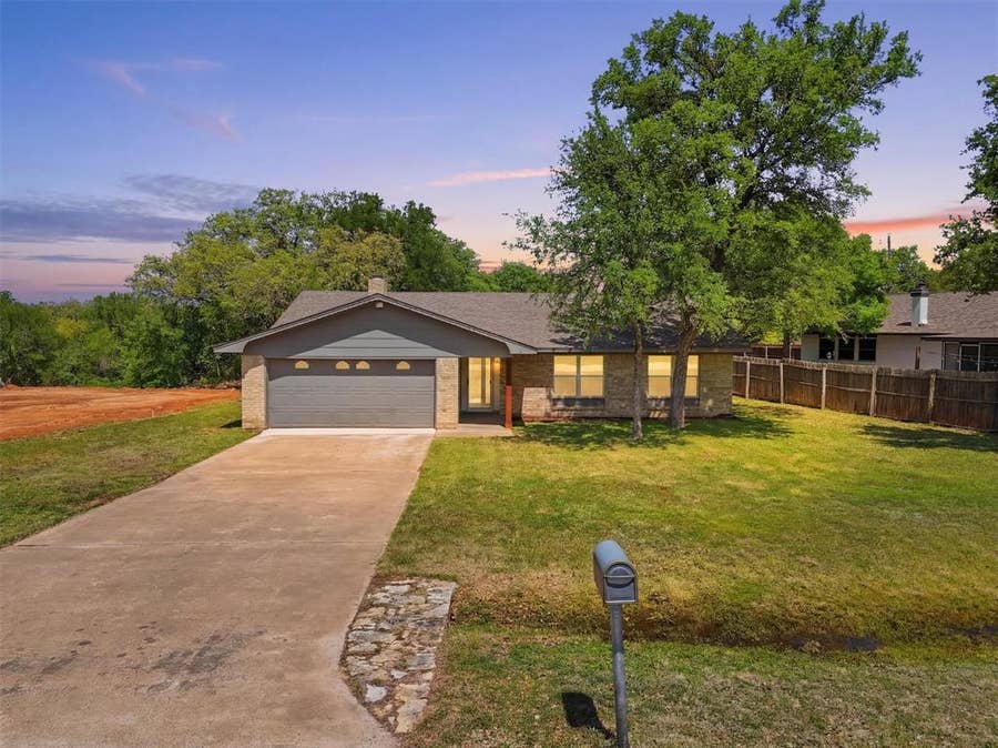 Property photo for 6106 Laredo Court, Granbury, TX