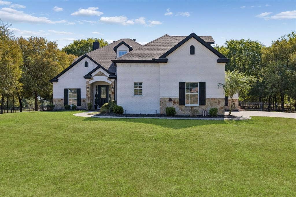101 Deer Crossing Way, Azle, TX 76020