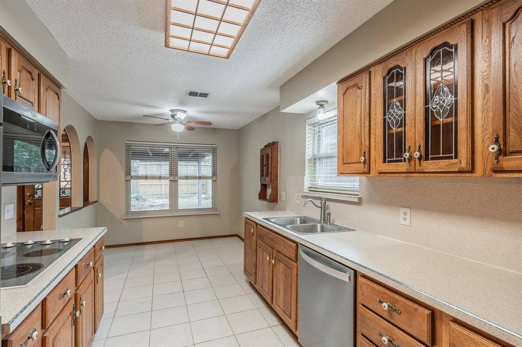 1010 Purdue Drive, Arlington, TX 76012
