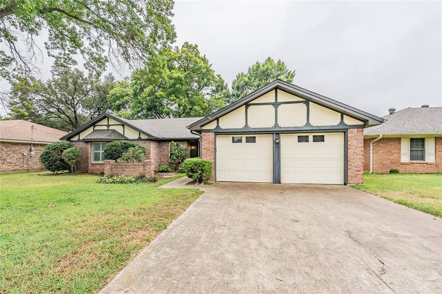 Property photo for 1010 Purdue Drive, Arlington, TX