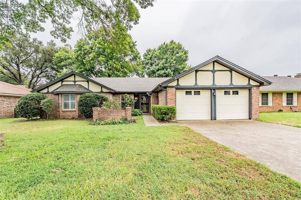 1010 Purdue Drive, Arlington, TX 76012