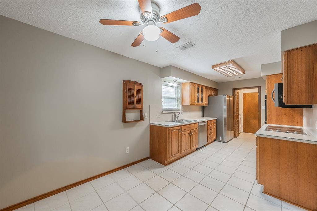 1010 Purdue Drive, Arlington, TX 76012