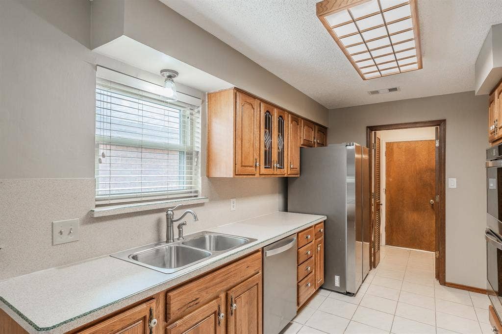 1010 Purdue Drive, Arlington, TX 76012