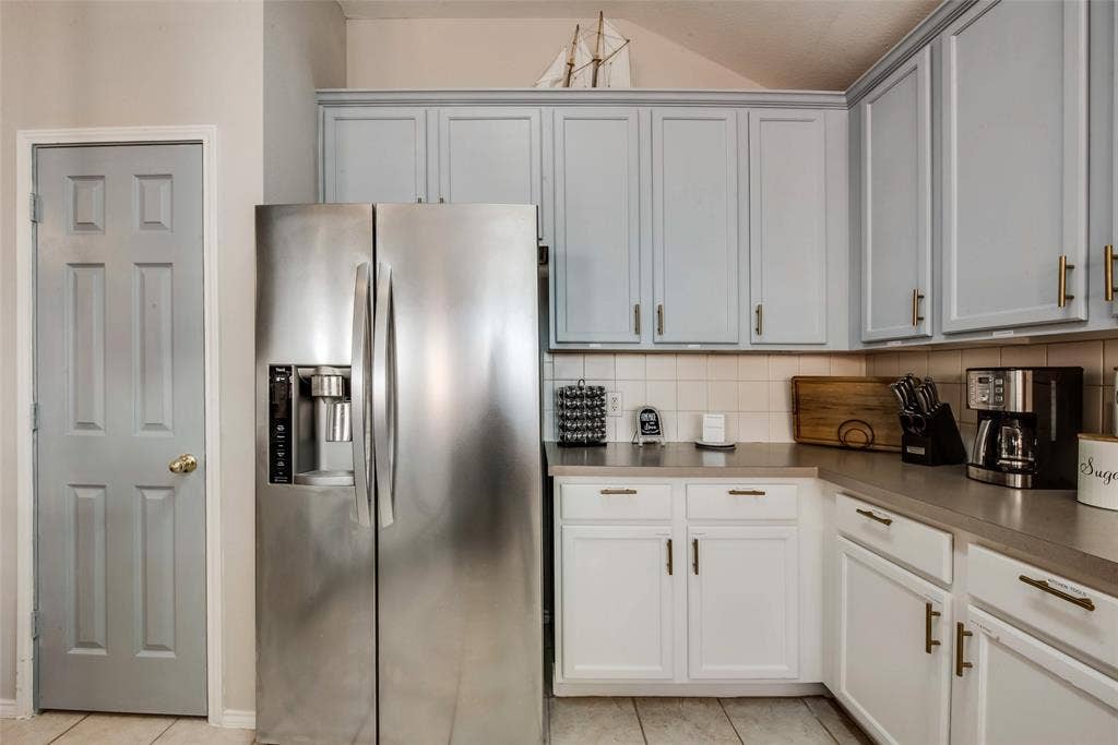 2732 Excalibur Drive, Grand Prairie, TX 75052