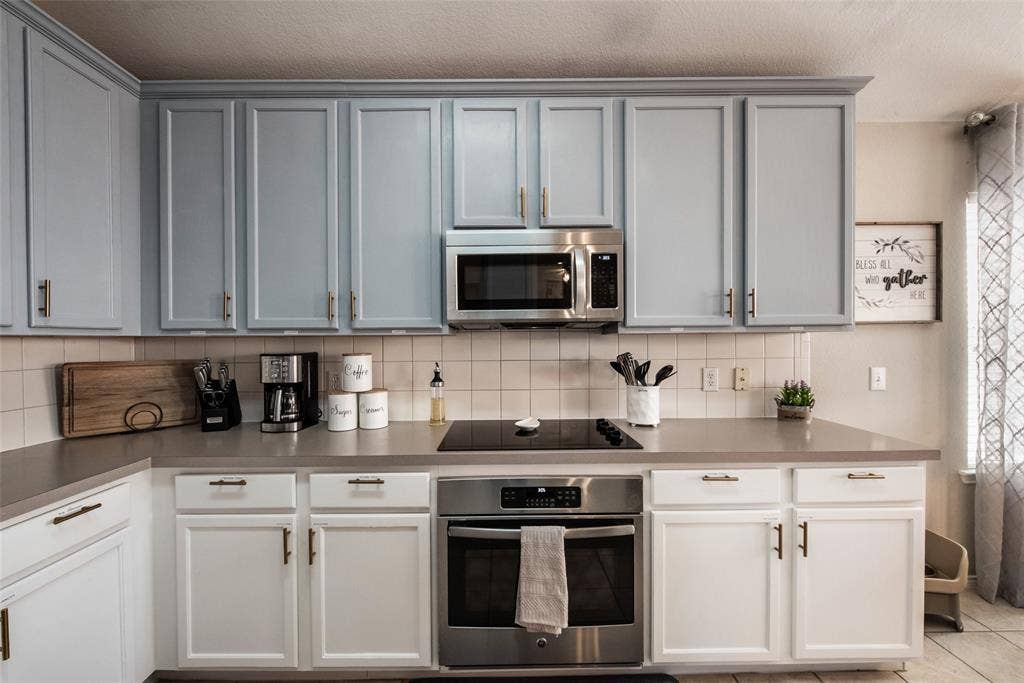 2732 Excalibur Drive, Grand Prairie, TX 75052