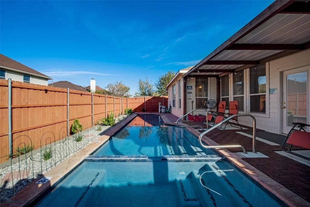 2732 Excalibur Drive, Grand Prairie, TX 75052